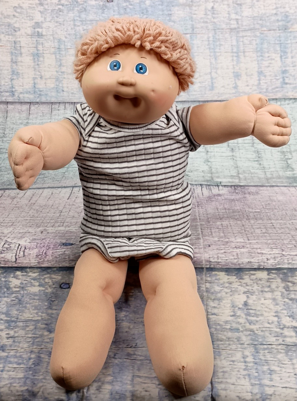 VTG 1984 Cabbage Patch Kids Doll, Wheat Loop Hair, Blue Eyes, HM #3 Happy Face